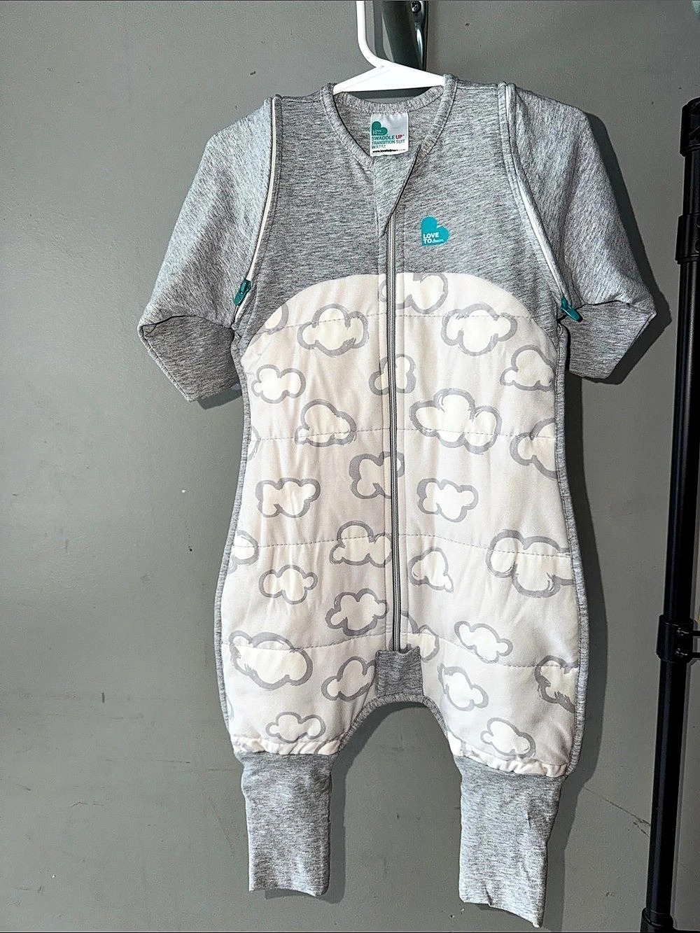 Infant Love To Dream Swaddle UP Transition Suit Cloud pattern Like New